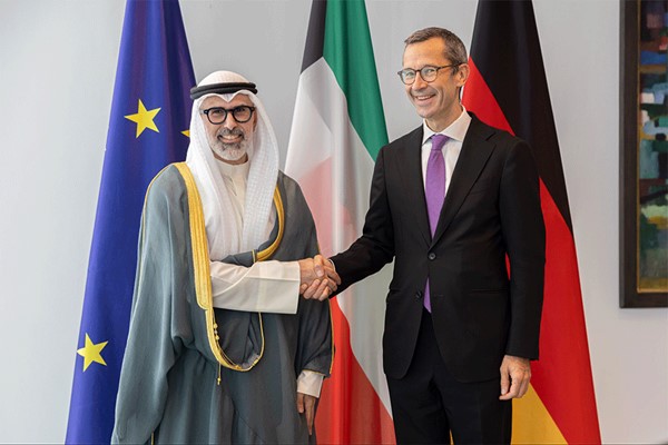 وزير الخارجية يبحث التطورات الإقليمية مع مستشار شؤون السياسة الخارجية والأمنية الألماني
