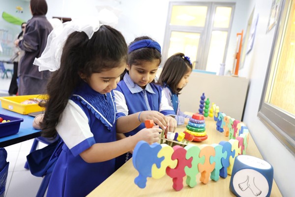 زهرتان في أول أيام الدراسة