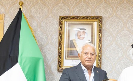 وكيل «الصحة» يكرّم البروفيسور موسى خورشيد الحائز جائزة الريادة العالمية في جراحة السمنة