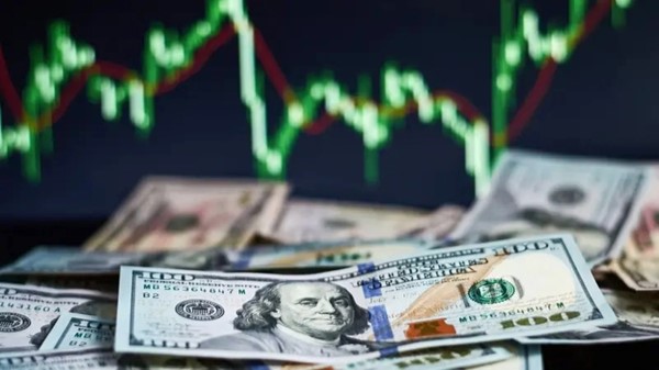 الدولار يصعد بعد رفع «الفيدرالي» أسعار الفائدة