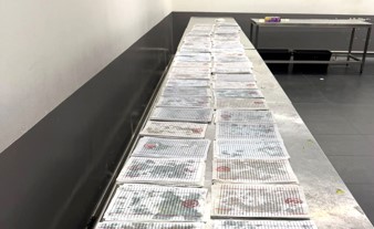 بالفيديو.. «الجمارك» تحبط تهريب 9.6 كغم «كيميكال» عبر «T4»