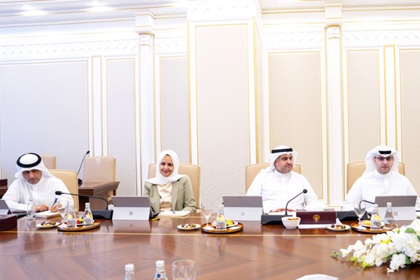 عبدالعزيز المرزوق ود. ريم الفليج والمستشار ناصر السميط وعبداللطيف المشاري