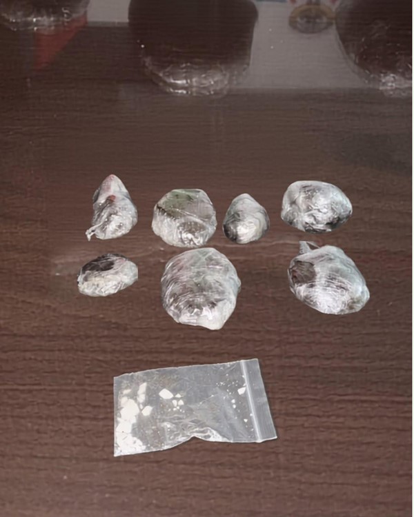 "الجمارك" تحبط تهريب نصف كيلو حشيش وكوكاكيين و4 آلاف كبسولة «لاريكا» عبر مطار T4