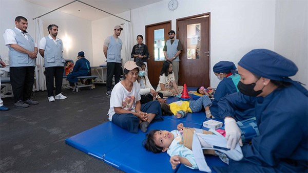 سلطان بن أحمد القاسمي يترأس وفد مؤسسة القلب الكبير ويزور مشروعات الخير في بالي الإندونيسية