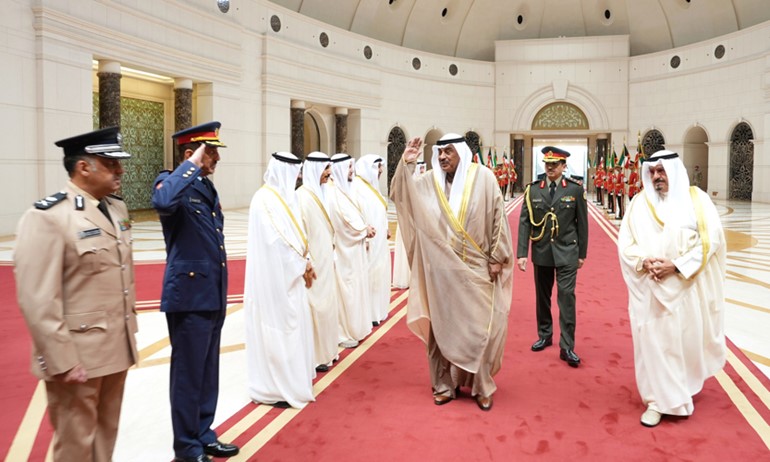 ممثل صاحب السمو الأمير الشيخ مشعل الأحمد سمو ولي العهد الشيخ صباح الخالد متوجها إلى الولايات المتحدة الأميركية وفي وداعه رئيس مجلس الوزراء سمو الشيخ أحمد العبدالله والنائب الأول لرئيس مجلس الوزراء ووزير الداخلية الشيخ فهد اليوسف ووزير شؤون الديوان الأميري الشيخ حمد جابر العلي ونائب رئيس مجلس الوزراء ووزير الدولة لشؤون مجلس الوزراء شريدة المعوشرجي ورئيس ديوان سمو ولي العهد الشيخ ثامر الجابر ورئيس الهيئة العامة للطيران المدني الشيخ م.حمود المبارك ورئيس الأركان العامة للجيش الفريق الركن خالد الشريعان ووكيل الداخلية اللواء عبدالوهاب الوهيب