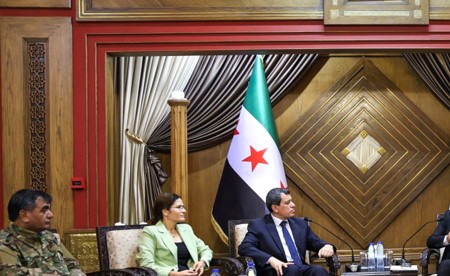 محافظ حلب يجتمع بمستشار رئيس الجمهورية لاستكمال دمج «قسد» في مؤسسات الدولة السورية