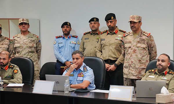   جانب من جولة رئيس الأركان العامة للجيش الفريق الركن خالد الشريعان في كلية مبارك العبدالله للقيادة والأركان المشتركة 