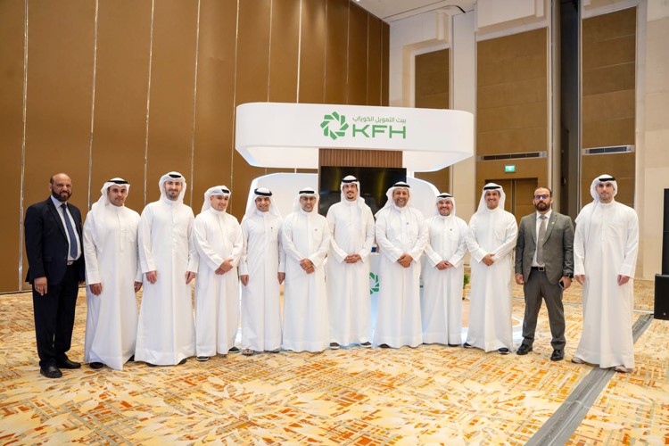 وفد مجموعة بيت التمويل الكويتي المشارك في المؤتمر