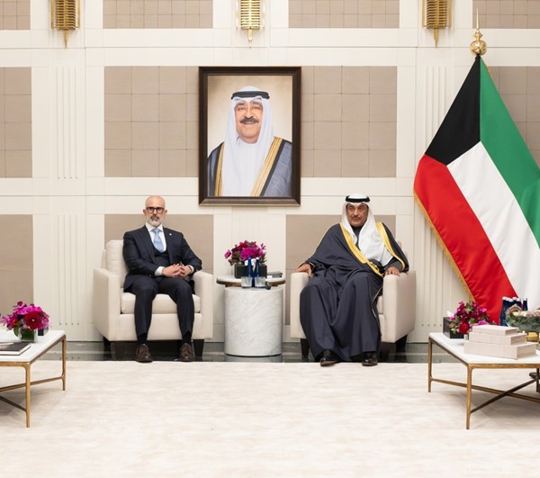  ممثل صاحب السمو الأمير الشيخ مشعل الأحمد سمو ولي العهد الشيخ صباح الخالد ووزير الخارجية الشيخ جراح الجابر خلال اللقاء مع رؤساء المكاتب الفنية وأعضاء وفد دولة الكويت الدائم لدى الأمم المتحدة