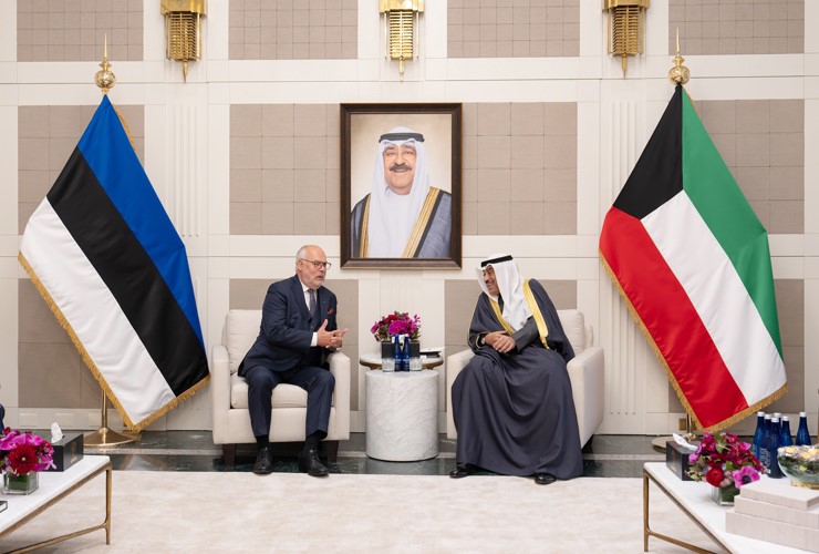 ممثل صاحب السمو الأمير الشيخ مشعل الأحمد سمو ولي العهد الشيخ صباح الخالد خلال اللقاء مع الرئيس ألار كاريس رئيس جمهورية إستونيا