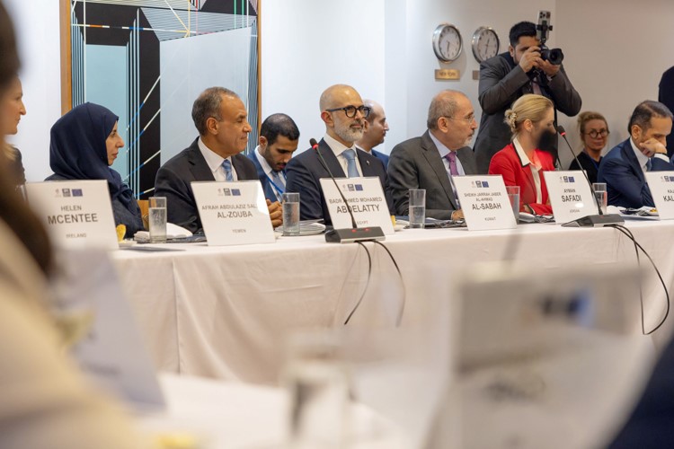 وزير الخارجية الشيخ جراح الجابر خلال مشاركته في عشاء العمل الوزاري 21 حول الشرق الأوسط الذي عقد في مقر معهد السلام الدولي