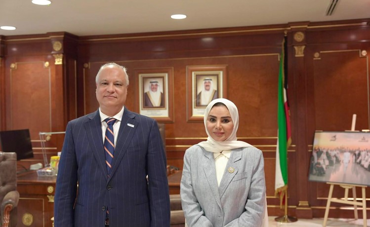 وزيرة الشؤون تبحث مع مستشار مفوضية اللاجئين لدى دول الخليج تعزيز التعاون الإنساني