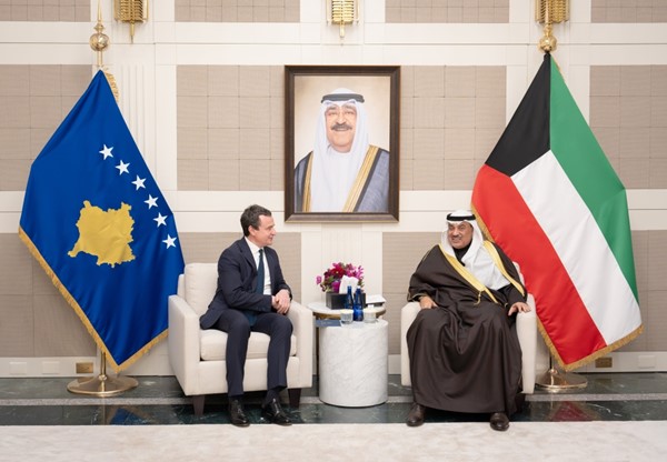 ممثل صاحب السمو سمو ولي العهد بحث مع رئيس وزراء كوسوفو تطوير العلاقات الثنائية
