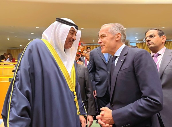 ممثل صاحب السمو الامير الشيخ مشعل الأحمد سمو ولي العهد الشيخ صباح الخالد خلال اللقاء مع رئيس وزراء كندا مارك كارني 