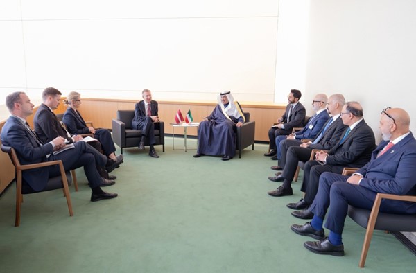  ممثل سمو أمير البلاد الشيخ مشعل الأحمد الجابر الصباح سمو ولي العهد الشيخ صباح خالد الحمد الصباح يلتقي رئيس جمهورية لاتفيا إدغارز رينكيفيتش