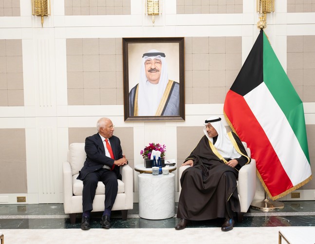 ممثل صاحب السمو الأمير الشيخ مشعل الأحمد سمو ولي العهد 
الشيخ صباح الخالد مستقبلا رئيس المجلس الأوروبي أنطونيو كوستا