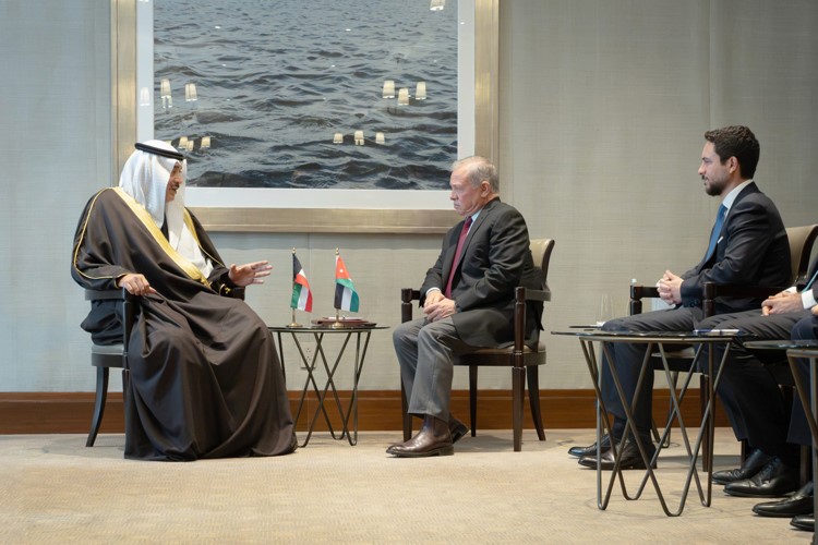 ممثل صاحب السمو الأمير الشيخ مشعل الأحمد سمو ولي العهد الشيخ صباح الخالد خلال اللقاء مع الملك عبدالله الثاني ابن الحسين ملك المملكة الأردنية الهاشمية وصاحب السمو الملكي الأمير الحسين بن عبدالله الثاني ولي العهد
