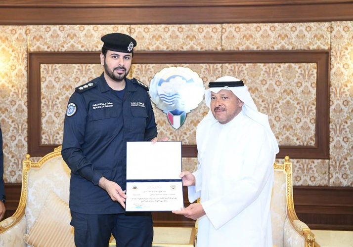 عذبي الناصر كرّم عدداً من موظفي مراكز خدمة الفروانية