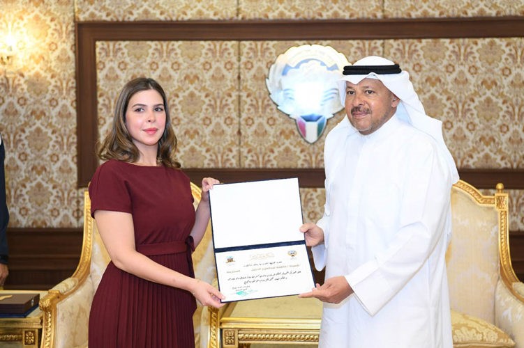 عذبي الناصر كرّم عدداً من موظفي مراكز خدمة الفروانية