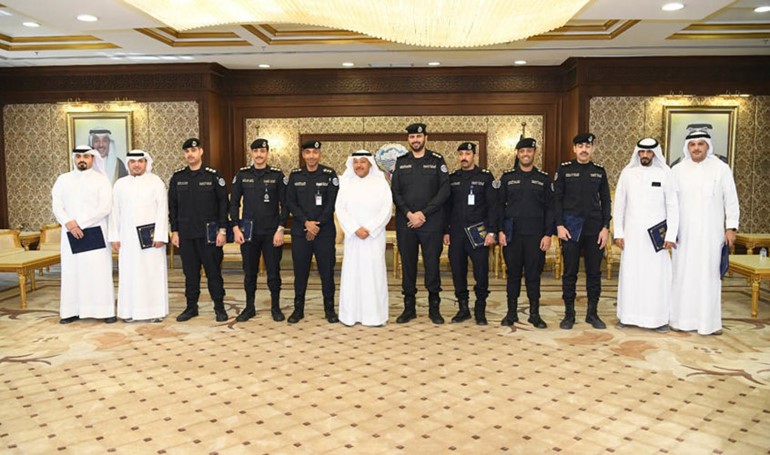 عذبي الناصر كرّم عدداً من موظفي مراكز خدمة الفروانية