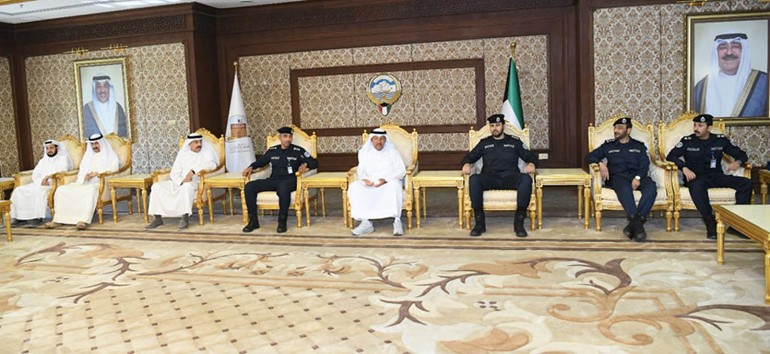 عذبي الناصر كرّم عدداً من موظفي مراكز خدمة الفروانية