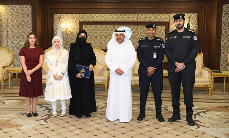 عذبي الناصر كرّم عدداً من موظفي مراكز خدمة الفروانية