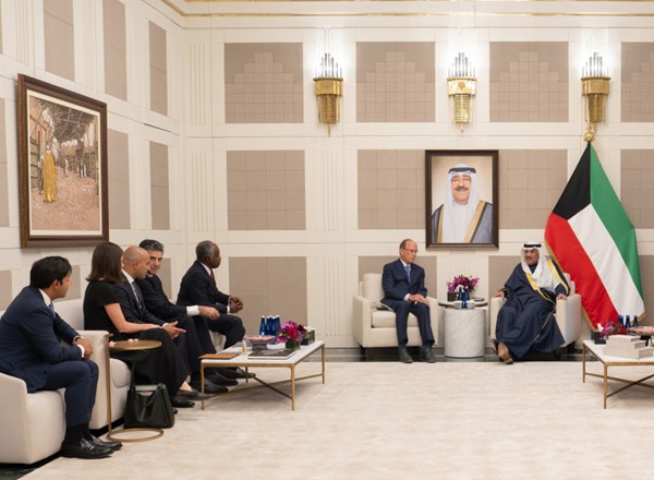  ممثل صاحب السمو الأمير الشيخ مشعل الأحمد، سمو ولي العهد الشيخ صباح الخالدخلالاستقبال سموه الرئيس التنفيذي لشركة بلاك روك لاري فينك