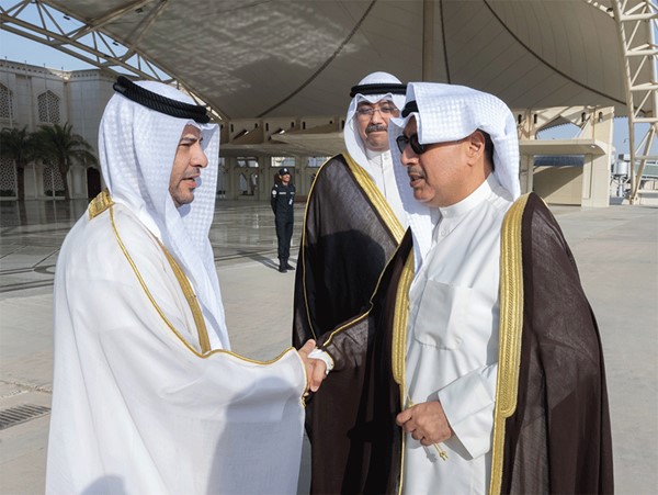 ممثل الأمير وزير شؤون الديوان الأميري يتوجه إلى الإمارات لتقديم واجب العزاء بوفاة الشيخ أحمد بن راشد