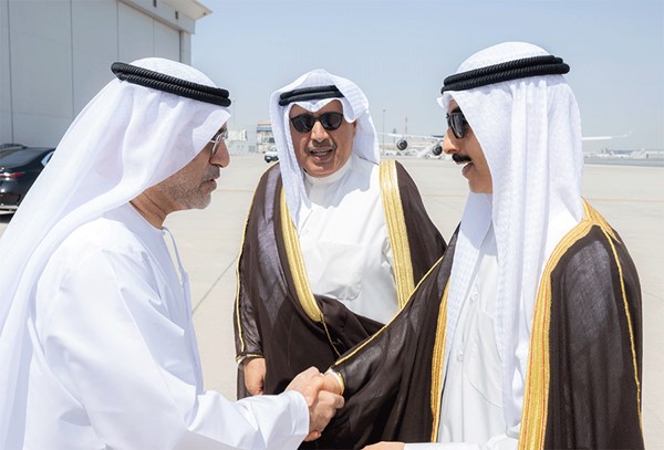 ممثل الأمير وزير شؤون الديوان الأميري يصل إلى الإمارات لتقديم واجب العزاء بوفاة الشيخ أحمد بن راشد