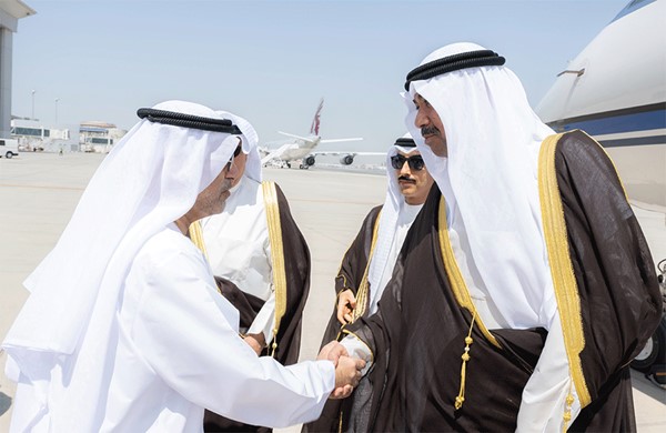 ممثل الأمير وزير شؤون الديوان الأميري يصل إلى الإمارات لتقديم واجب العزاء بوفاة الشيخ أحمد بن راشد