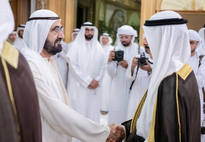 رئيس ديوان سمو ولي العهد الشيخ ثامر جابر الأحمد خلال تقديم واجب العزاء لصاحب السمو الشيخ محمد بن راشد آل مكتوم نائب رئيس الإمارات