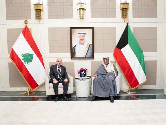 ممثل صاحب السمو الأمير الشيخ مشعل الأحمد سمو ولي العهد الشيخ صباح الخالد خلال لقائه رئيس الوزراء اللبناني د.نواف سلام