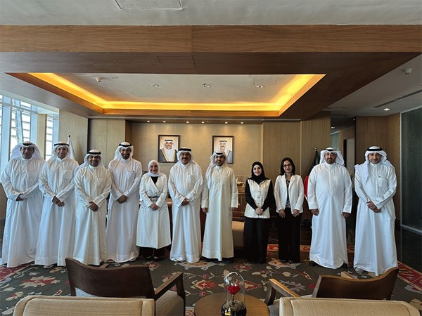 وزير التربية يبحث مع رابطة الأدباء الكويتيين تنظيم أنشطة تسهم في إثراء البيئة التعليمية