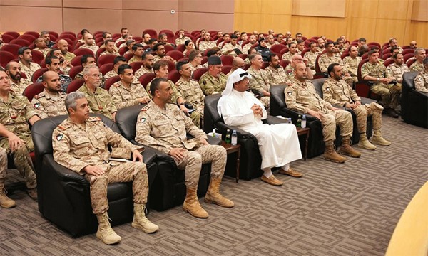 وزير الدفاع يزور كلية «مبارك العبدالله»: مواصلة تطوير منظومة التأهيل والتدريب العسكري