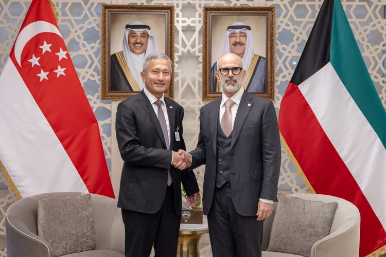 وزير الخارجية الشيخ جراح الجابر مع نظيره السنغافوري د.فيفيان بالاكريشنان
