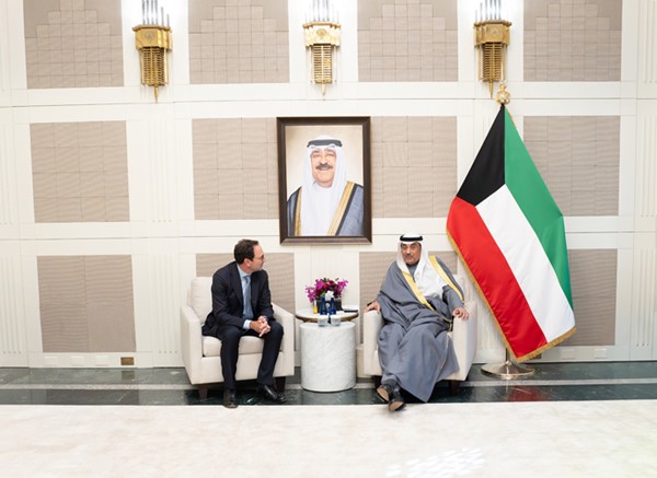 ممثل صاحب السمو الامير الشيخ مشعل الأحمد سمو ولي العهد الشيخ صباح الخالد خلال اللقاء مع الرئيس والرئيس التنفيذي للعمليات في مجموعة بلاكستون الاستثمارية العالمية جوناثان غراي