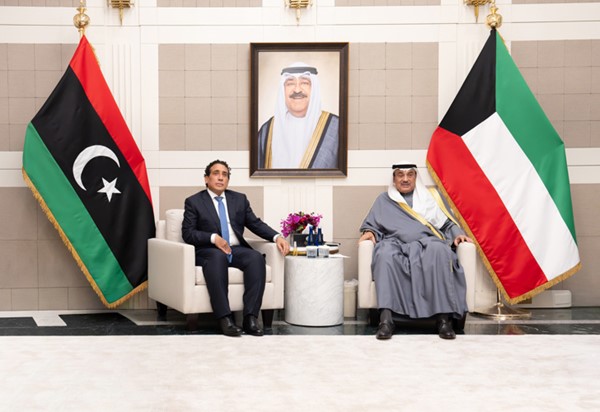 ممثل صاحب السمو الأمير الشيخ مشعل الأحمد سمو ولي العهد الشيخ صباح الخالد مع الرئيس محمد يونس المنفي رئيس المجلس الرئاسي الليبي