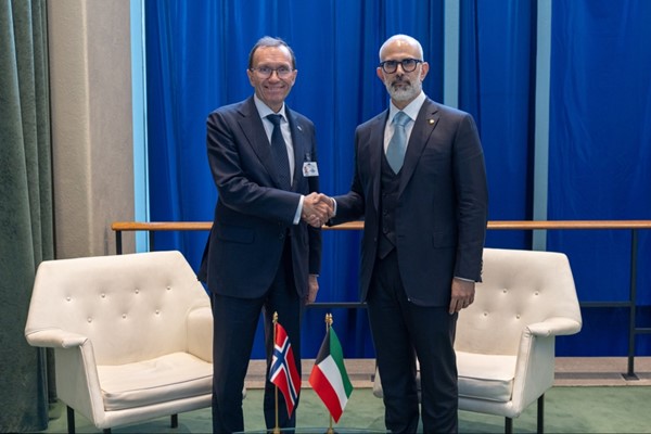 وزير الخارجية يبحث مع نظيره النرويجي آخر المستجدات على الساحتين الإقليمية والدولية