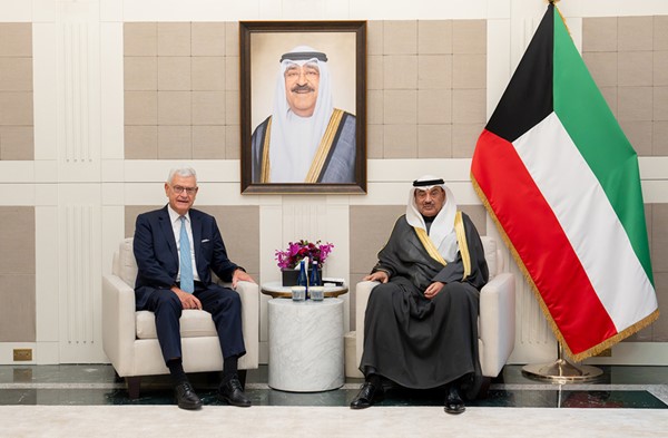 ممثل الأمير سمو ولي العهد يستقبل مستشار مجلس إدارة ليماك القابضة ورئيسة مجلس إدارة الشركة