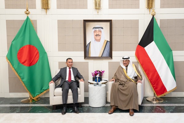  ممثل صاحب السمو الأمير الشيخ مشعل الأحمد سمو ولي العهد الشيخ صباح الخالد خلال لقائه رئيس وزراء بنغلاديش طارق رحمن