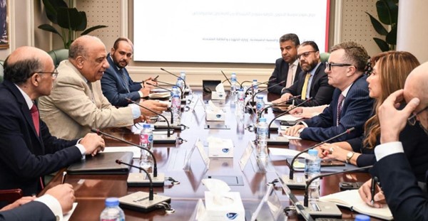 وزير الكهرباء والطاقة المتجددة د. محمود عصمت ووزير التخطيط والتنمية الاقتصادية د. أحمد رستم خلال اجتماعهما