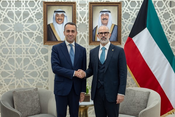 وزير الخارجية يستعرض مع المبعوث الخاص للاتحاد الأوروبي لمنطقة الخليج آخر المستجدات الإقليمية والدولية