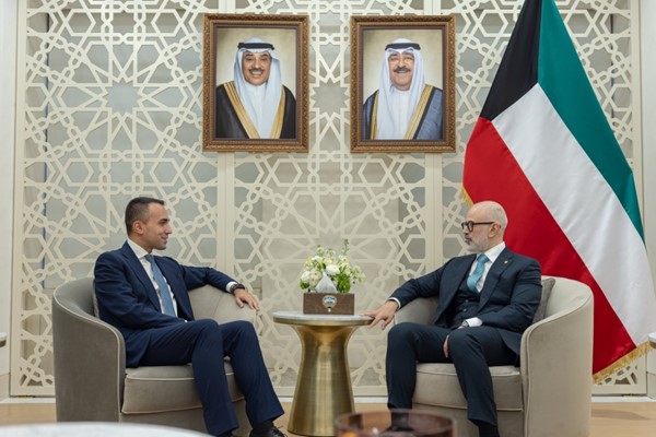 وزير الخارجية يستعرض مع المبعوث الخاص للاتحاد الأوروبي لمنطقة الخليج آخر المستجدات الإقليمية والدولية