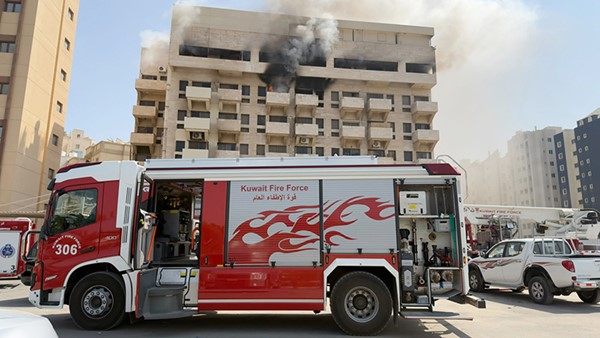 إحدى آليات الإطفاء لدى مكافحة الحريق