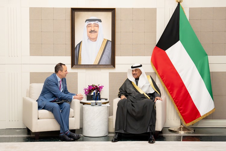 ممثل صاحب السمو الأمير الشيخ مشعل الأحمد سمو ولي العهد الشيخ صباح الخالد خلال اللقاء مع سكوت سترازيك الرئيس التنفيذي لشركة جي إي فيرنوفا
