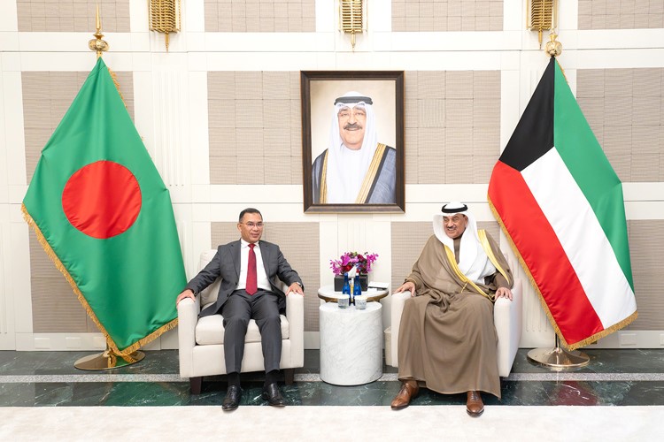 ممثل صاحب السمو الأمير الشيخ مشعل الأحمد سمو ولي العهد الشيخ صباح الخالد خلال استقباله طارق رحمن رئيس وزراء بنغلاديش