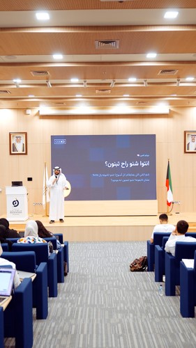 ممثل أكاديمية CODED خلال تقديم المحاضرة