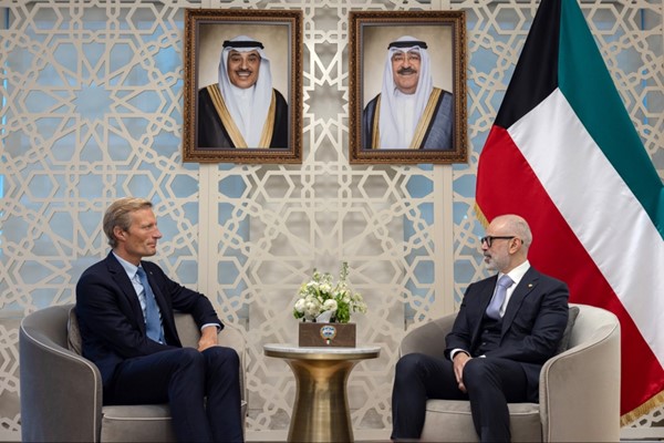 وزير الخارجية يبحث مع المدير التنفيذي بالإنابة لبرنامج الأغذية العالمي الجهود المشتركة في المجال الإنساني