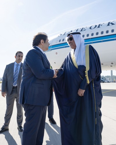 سمو ولي العهد الشيخ صباح الخالد لدى وصوله إلى مطار زيوريخ الدولي وفي استقباله سفيرنا لدى الاتحاد السويسري يوسف عبدالصمد