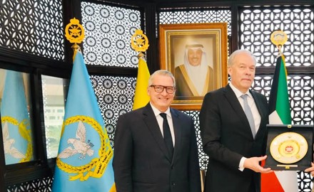 رئيس الأركان بحث مع مسؤول فنلندي التعاون العسكري والموضوعات ذات الاهتمام المشترك